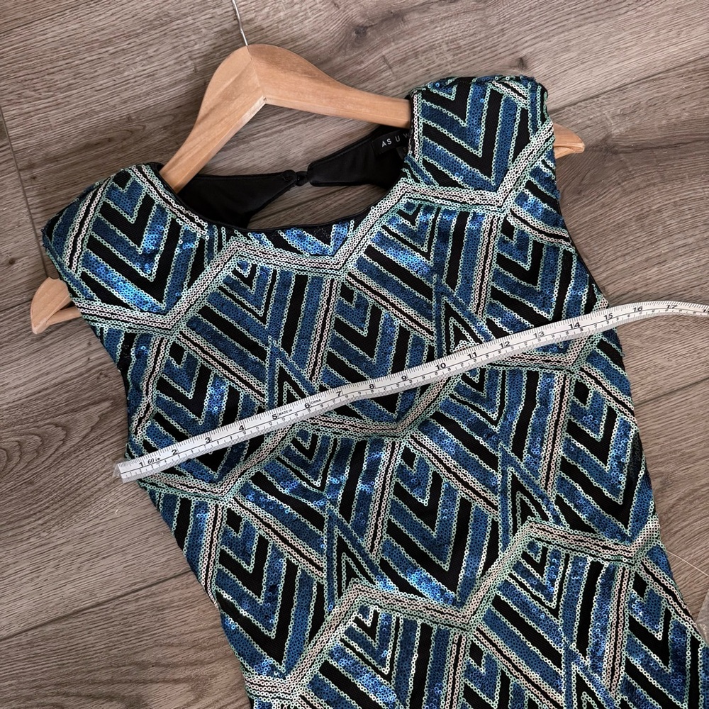 Elegant Sequined Geometric Dress size small - Picture 8 of 9